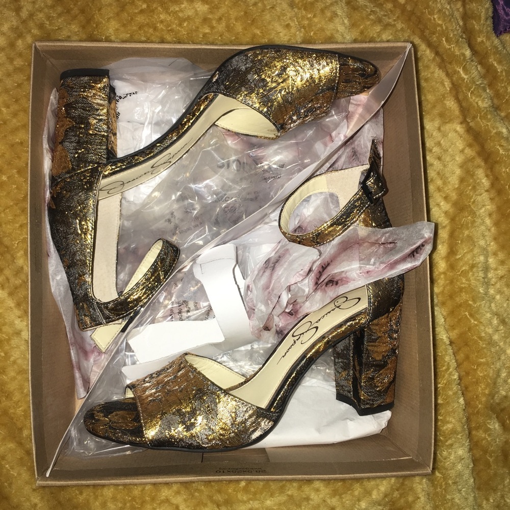 Jessica Simpson heels !